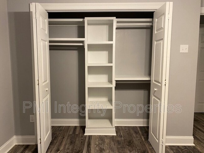 Building Photo - 7993 Greenlea Dr