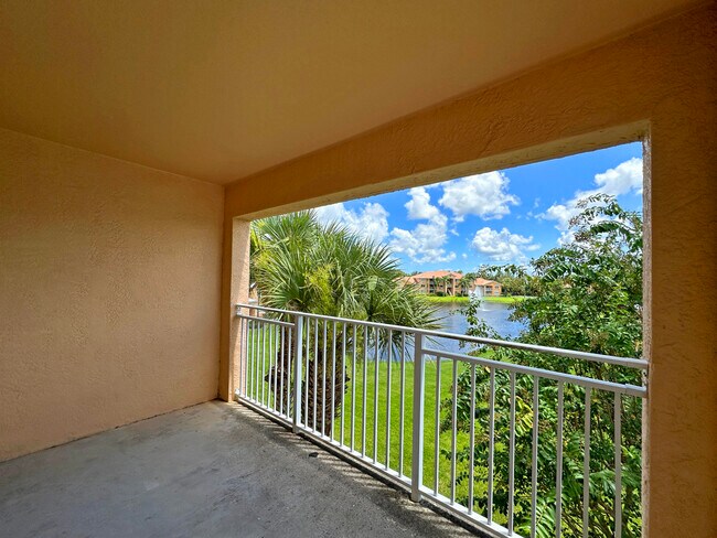Building Photo - 131 SW Palm Dr