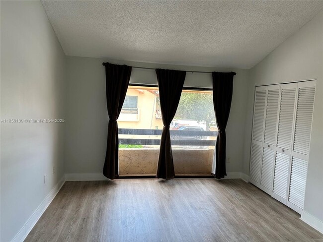 Building Photo - 10152 SW 77th Ct