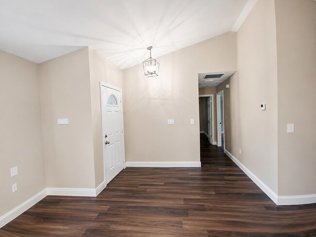 Building Photo - 326 Colonade Ct