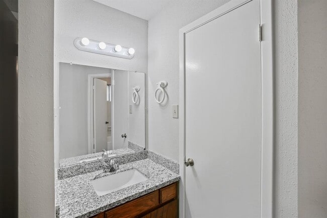 Building Photo - 24110 Griffin House Ln