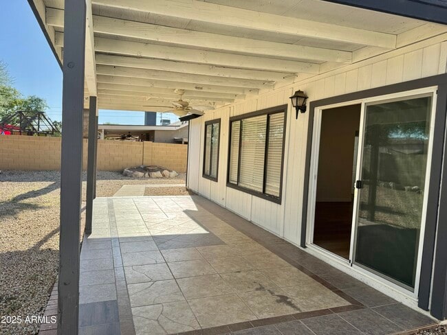 Building Photo - 613 W Rosemonte Dr