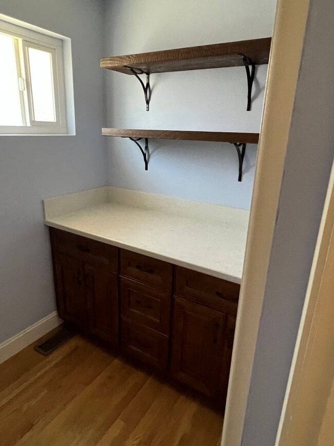 Building Photo - 913 Tara Pl