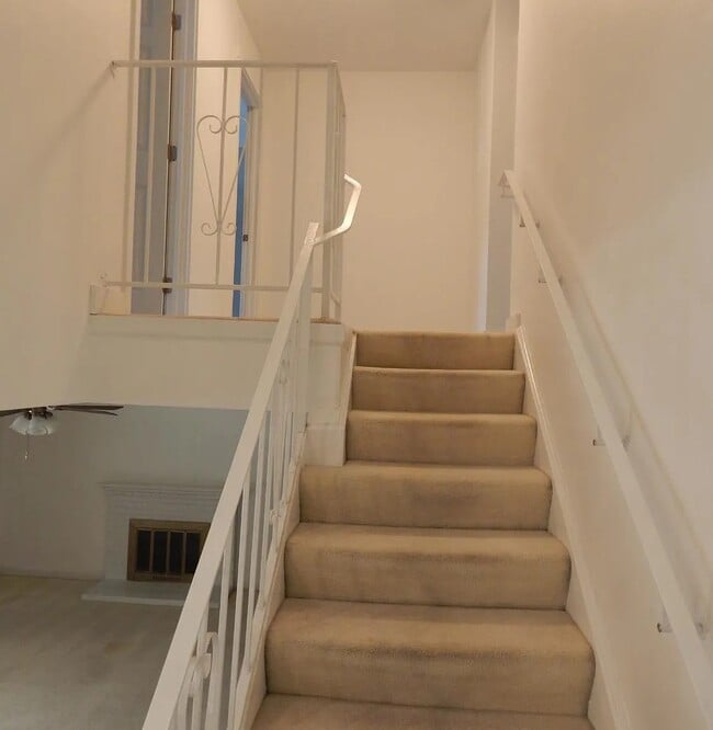 Building Photo - 400 Seville Pl