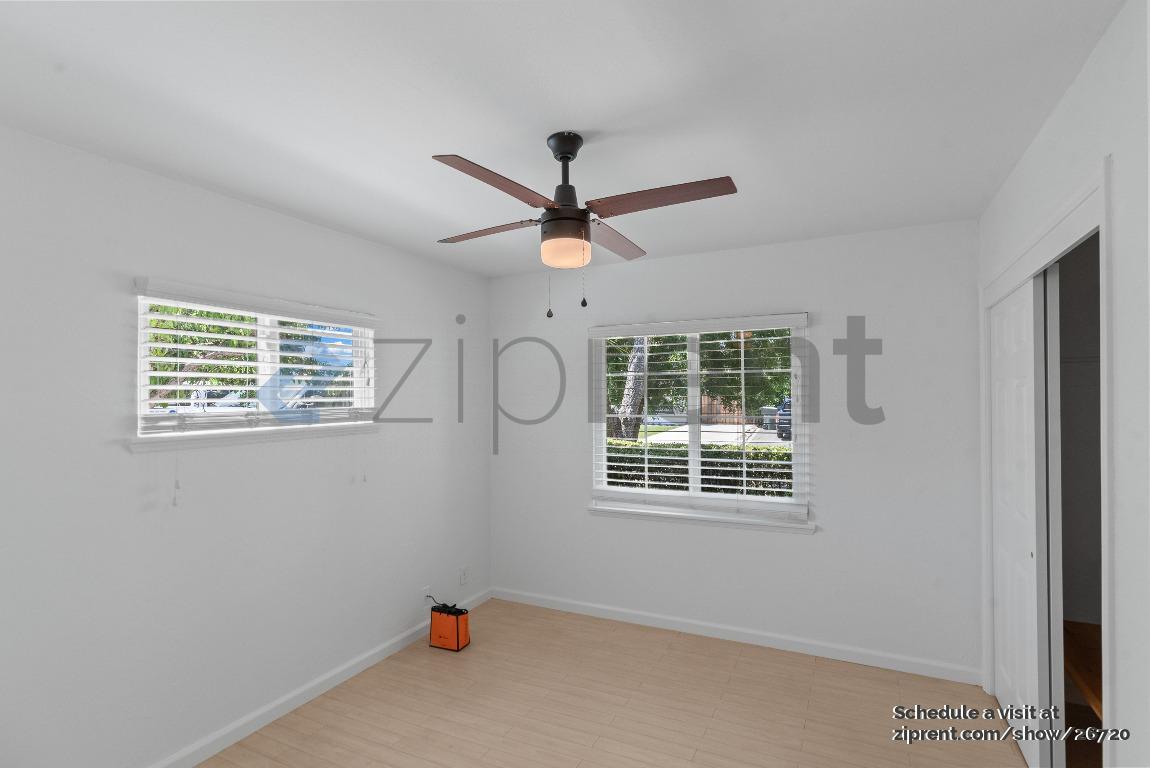 Building Photo - Unit