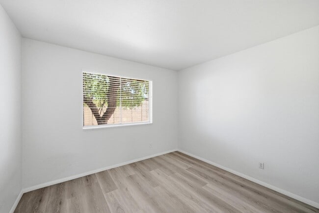 Building Photo - 5229 E Winchcomb Dr