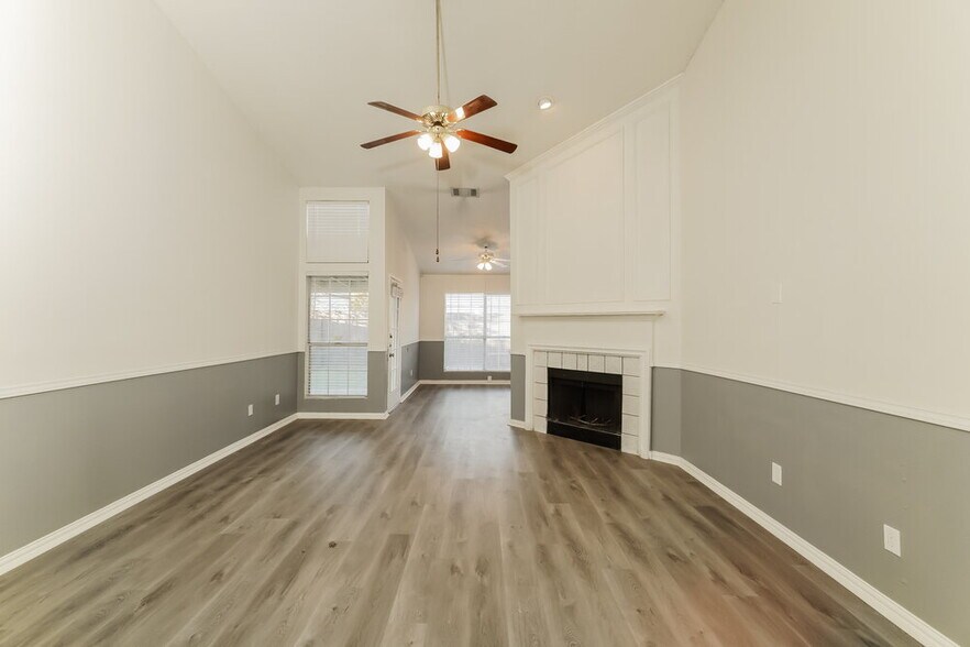 Building Photo - 2504 Creekwood Ln