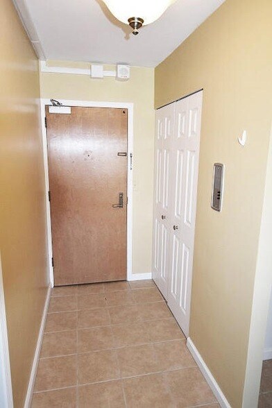 Building Photo - 555 E William St