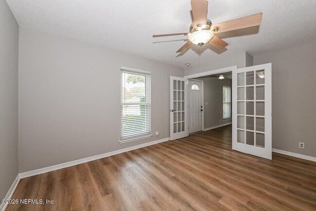 Building Photo - 1077 Kings Rd