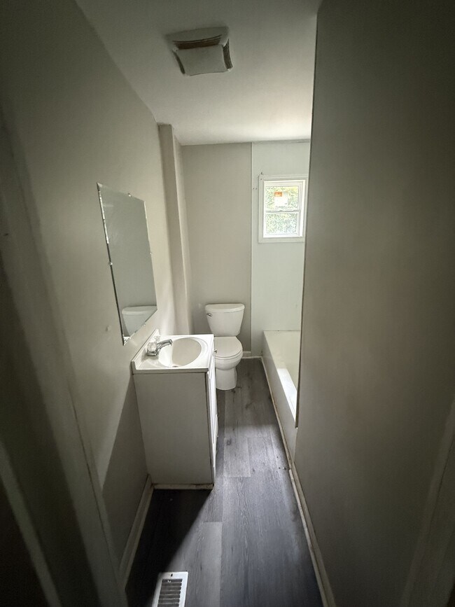 Building Photo - 356 Woolfolk St