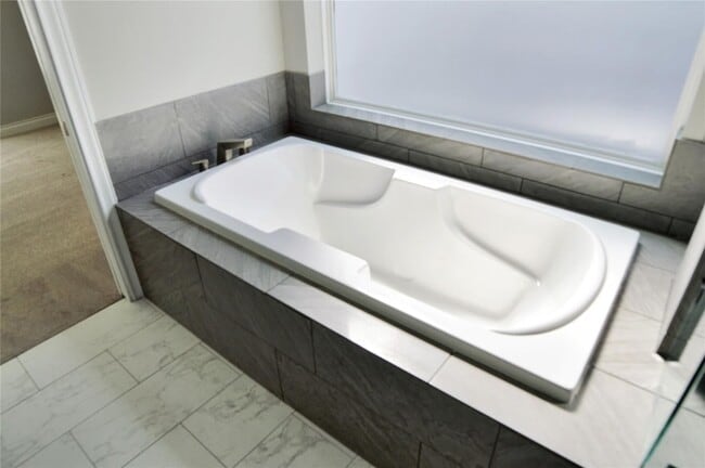 Building Photo - 8918 Spring Knoll Forest Dr