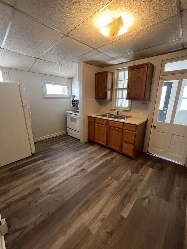 Building Photo - 236 E King St