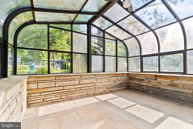 Building Photo - 5601 Dawes Ave