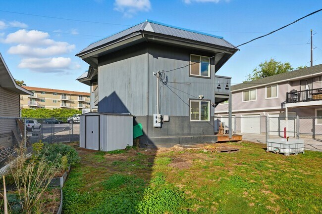 Building Photo - 3118 E Marietta Ave