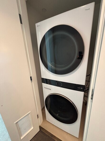 In unit washer and dryer - 435 China Basin St