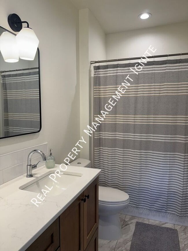 Building Photo - 62677 NW Mehama Ct