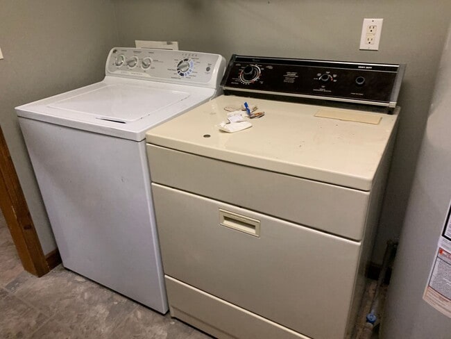 Building Photo - 3 Bed, 2 Bath Home in North Fargo with a Fenced in Yard!