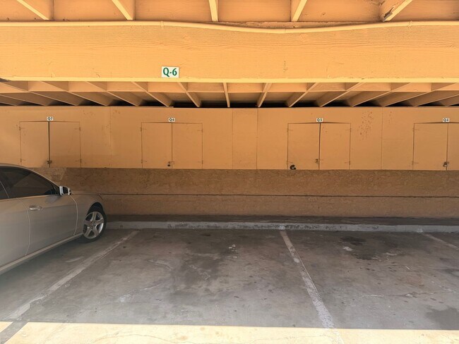 Building Photo - Updated 2 Bed, 2 Bathroom Condo For Rent w/ Parking! - South Coast Metro