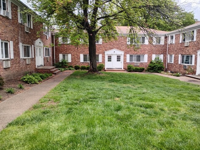 Building Photo - 180 Littleton Rd