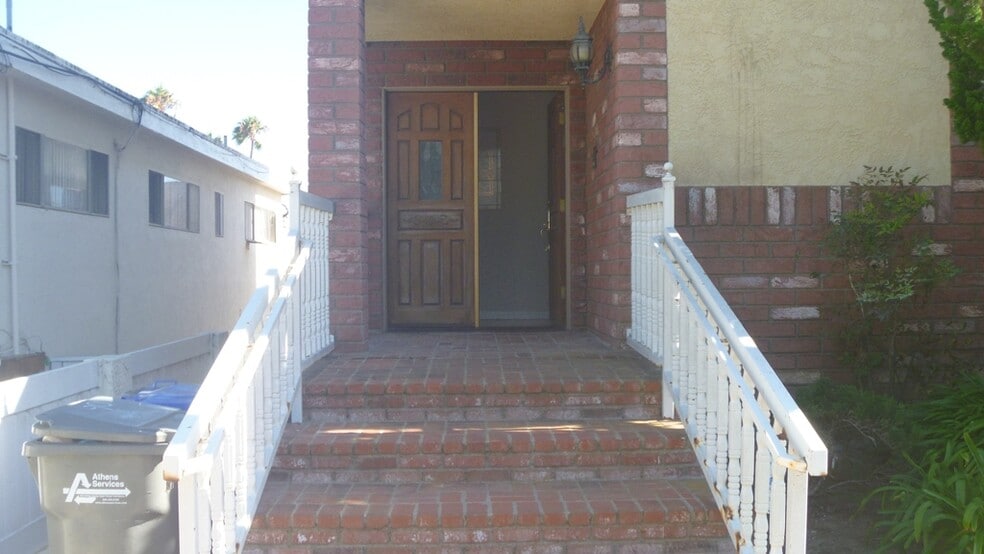 BRICK STAIRWAY TO FRONT DOOR - 2106 Clark Ln