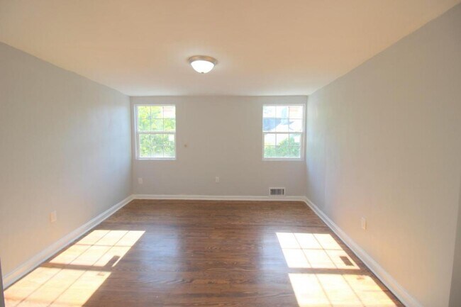 Building Photo - 174 Arlington Road