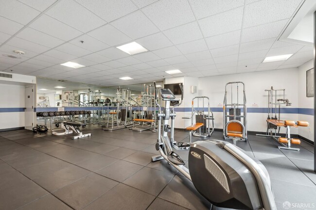 Building Photo - 900 Bush St