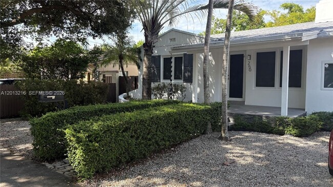 Building Photo - 250 SW 19th Rd