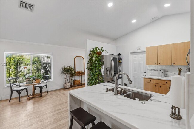 Building Photo - 1416 Canary Island Dr