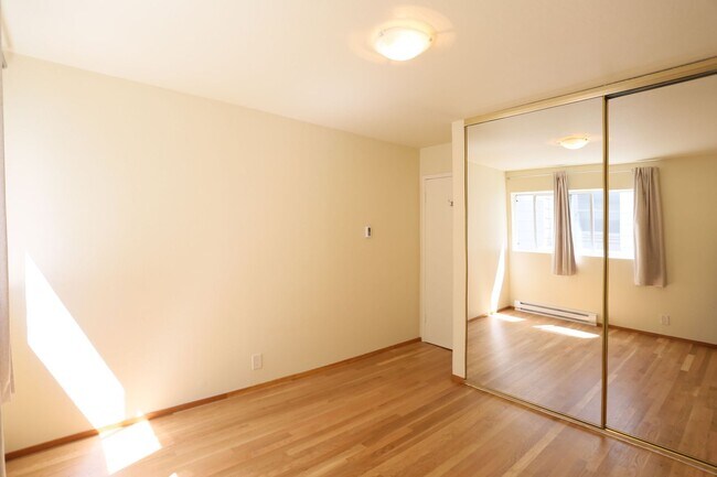 Building Photo - 439 Greenwich St