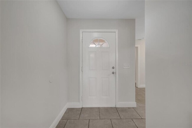 Building Photo - 1395 Meadowbrook St