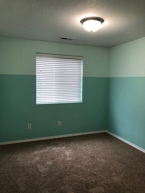 Building Photo - 6552 NE Deer Run St