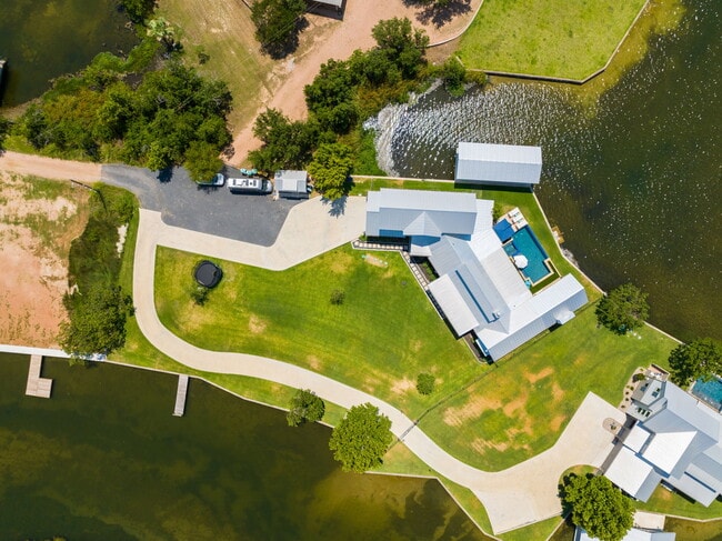 Building Photo - 703 Woodland Hills Dr