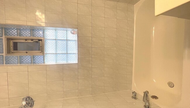 Building Photo - 4133 N Ashland Ave