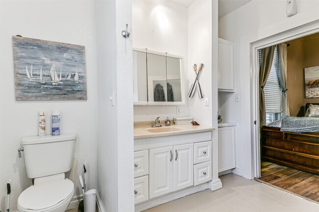 Building Photo - 1421 Winnie St