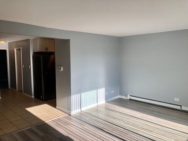 Building Photo - 624 W 65th St