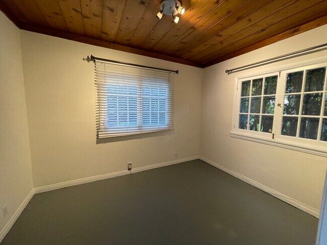 Building Photo - 1132 Cory Ave