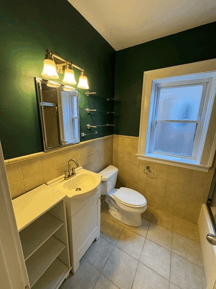 Bathroom - 2725 Hampshire Rd