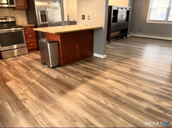 Building Photo - 143 Maple Ave