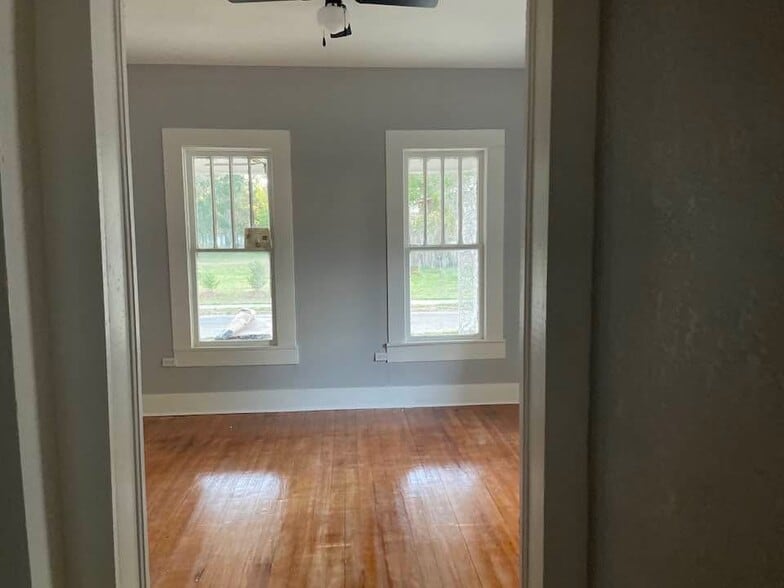 Building Photo - 201 E 3rd St