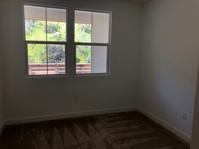 Building Photo - Gorgeous 4 bed/4 bath w/2 car garage in new community w/pool less than 1 mile to the beach!