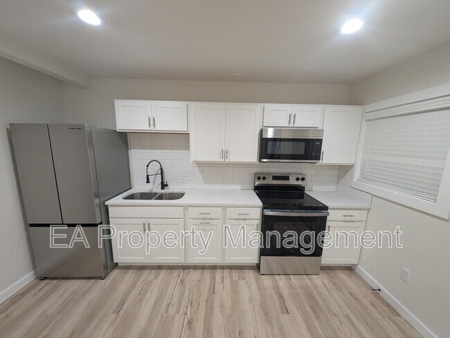 Building Photo - 443 Trumbull Ave SE