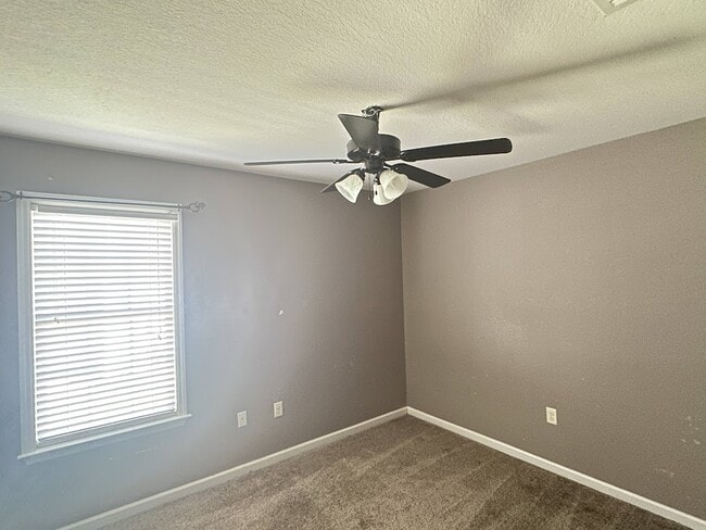 Building Photo - 4024 Glen Laurel Dr N