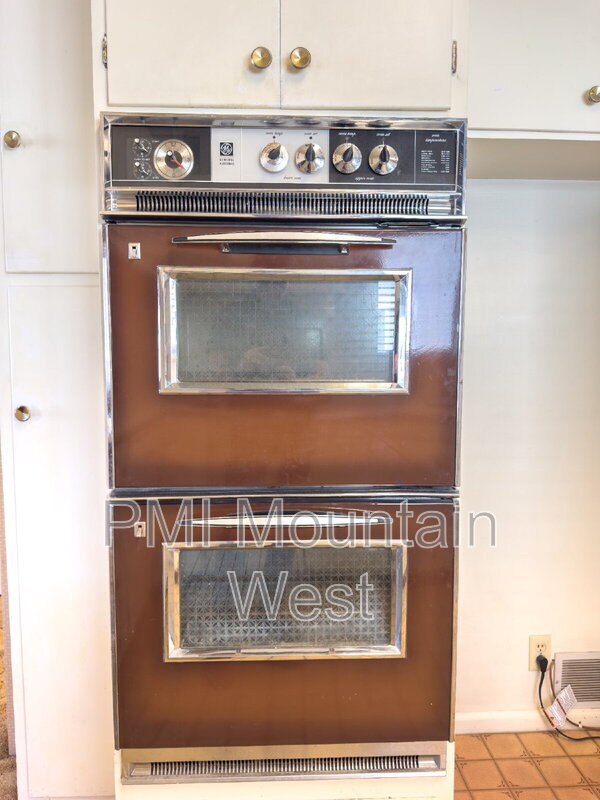 Building Photo - 2141 S 1700 E