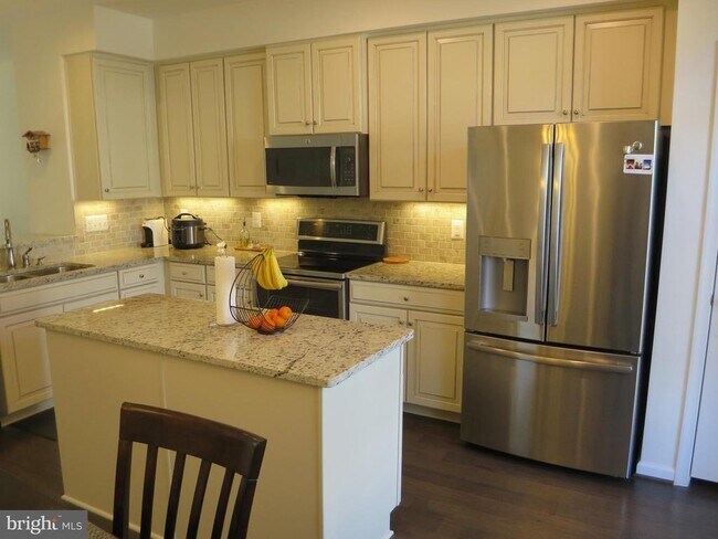 Building Photo - 1710 Featherstone Rd