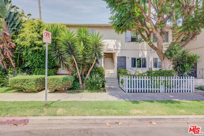 Primary Photo - 11825 Iowa Ave