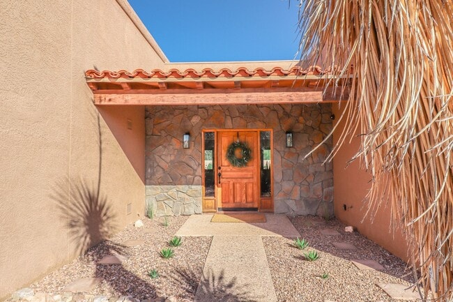 Building Photo - Contemporary Desert Beauty with Pool