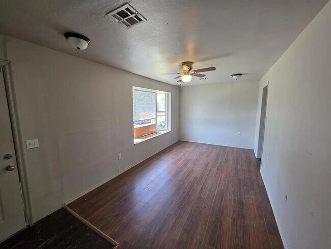 Building Photo - 10311 Bellview Dr