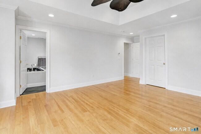 Building Photo - 2 Murphys Ln