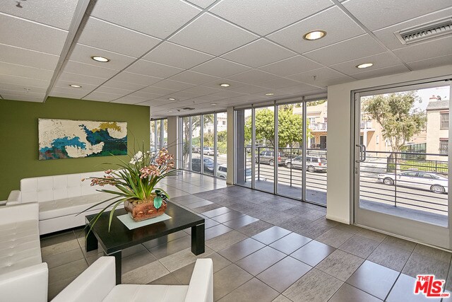 Building Photo - 733 S Manhattan Pl