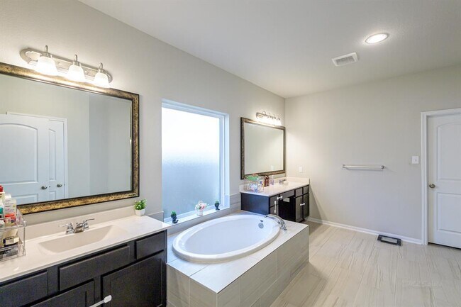 Building Photo - 4519 Hronas Dr